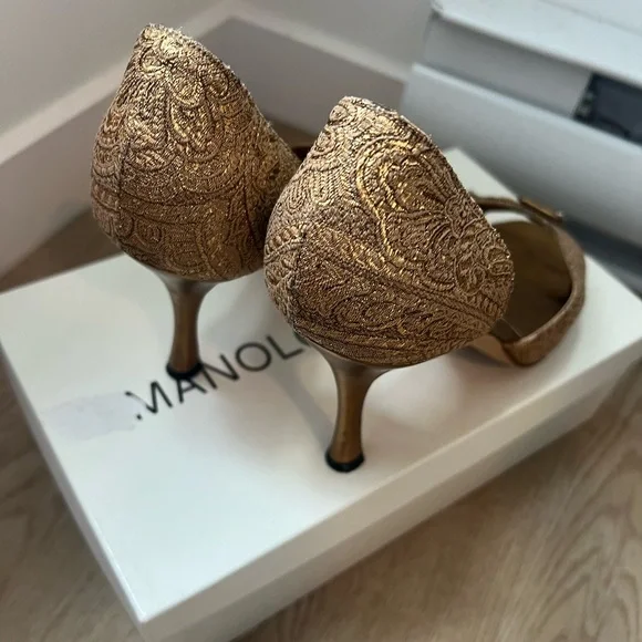Manolo Blahnik gold buckle heels - Picture 4 of 10
